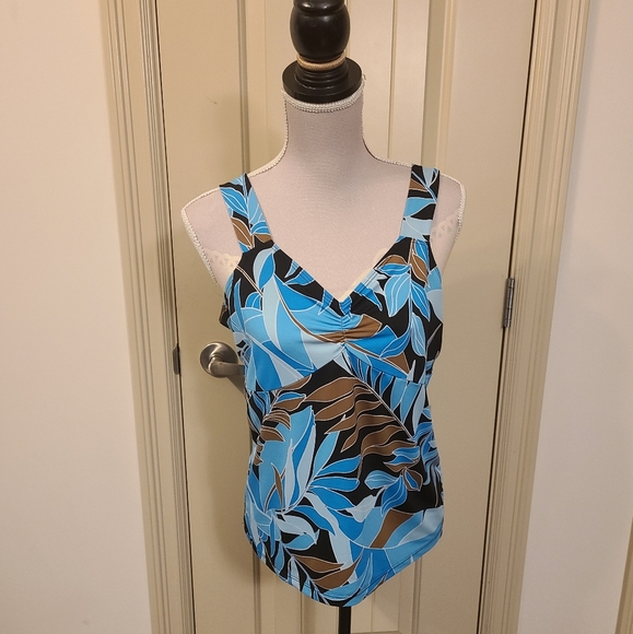 3/$35. Initiatives Tank Top. Good condition. - Picture 1 of 7